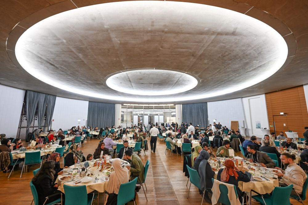 Festlich gedeckter Konferenzsaal der DITIB-Zentrale beim BDMJ-Iftar 2026