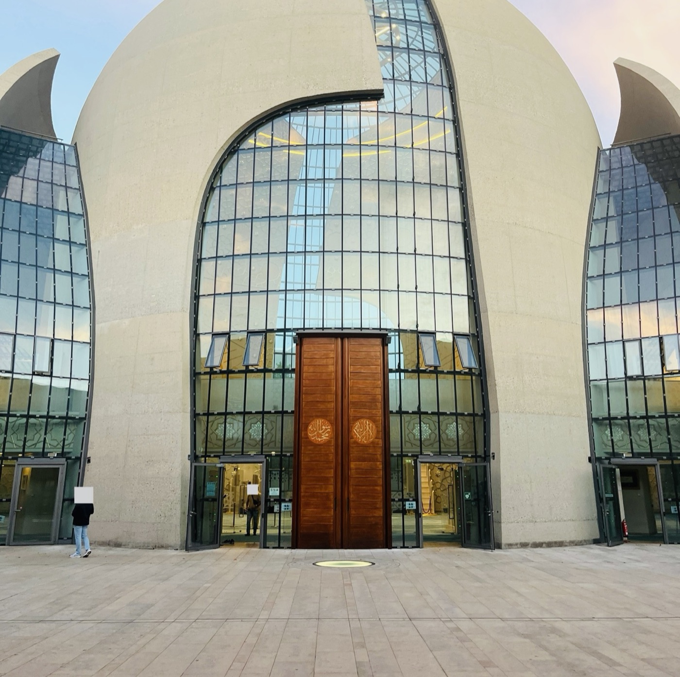 Glasfassade der DITIB-Zentralmoschee Köln